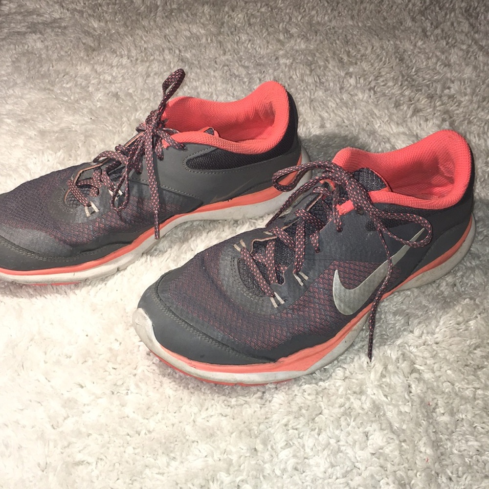 Nike tennis shoes